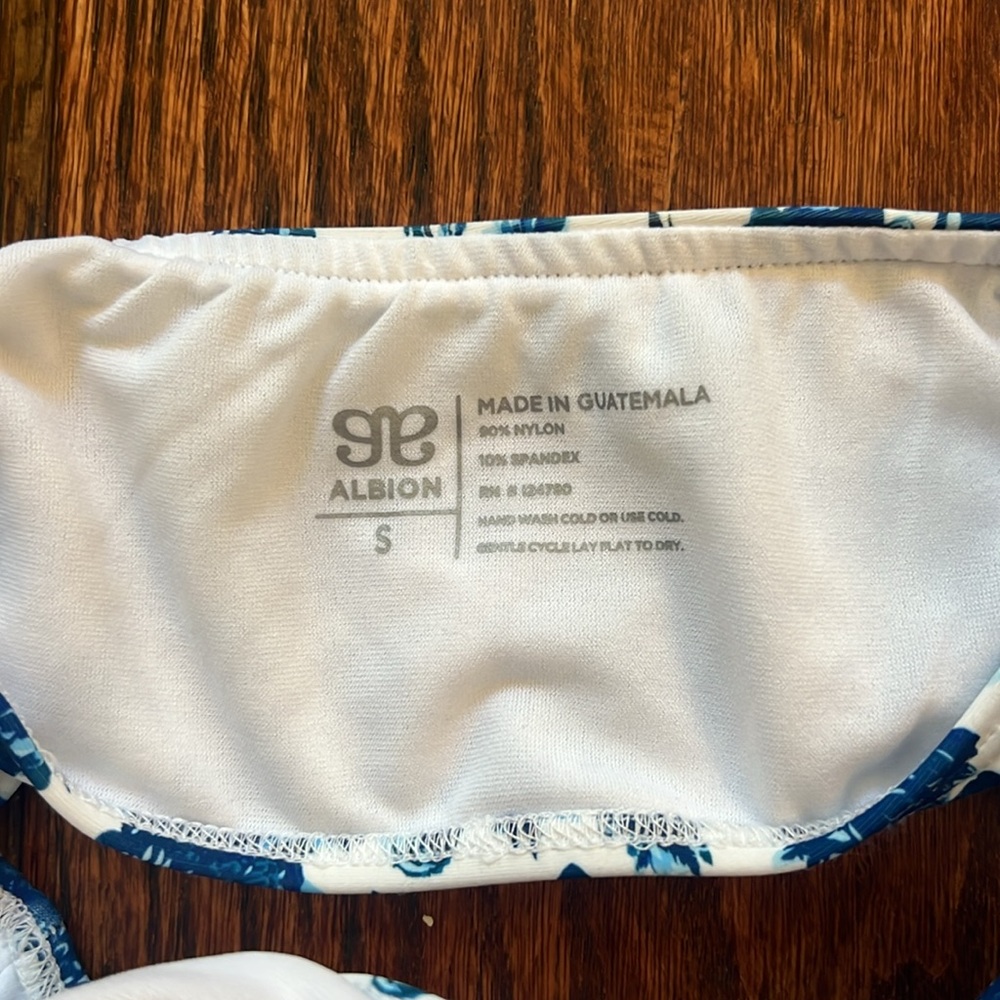 NWT Albion Fit 2 piece bikini set Santorini print. Size.Small - Picture 12 of 16